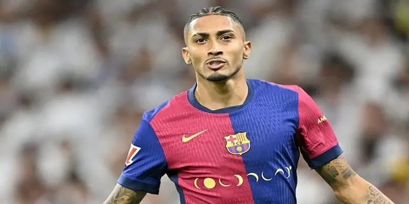 tiền đạo cánh trái Raphinha